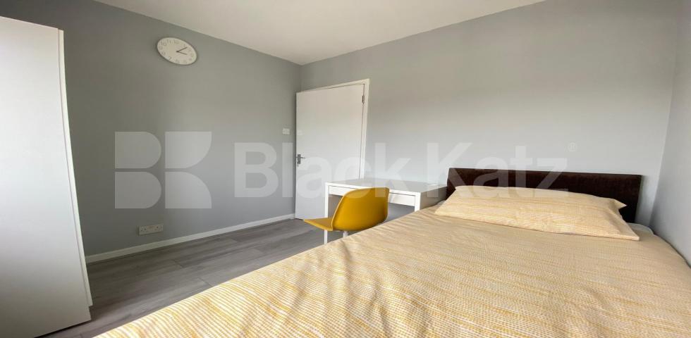 			4 Bedroom, 1 bath, 1 reception Apartment			 Hamlets Way, Mile End